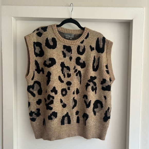 Anthropologie Leopard Print Sweater Vest in Tan and Black - Picture 1 of 4